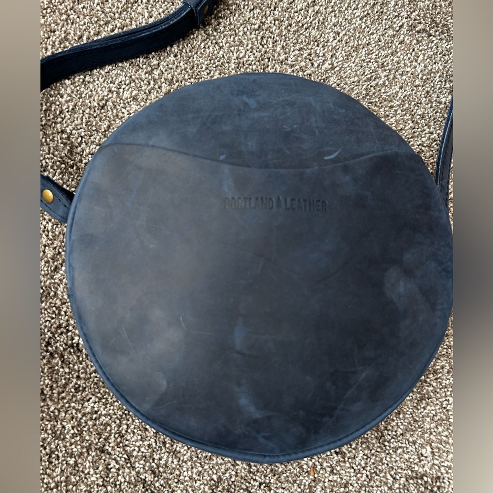 Portland Leather Large Circle Deep Water - Picture 2 of 6